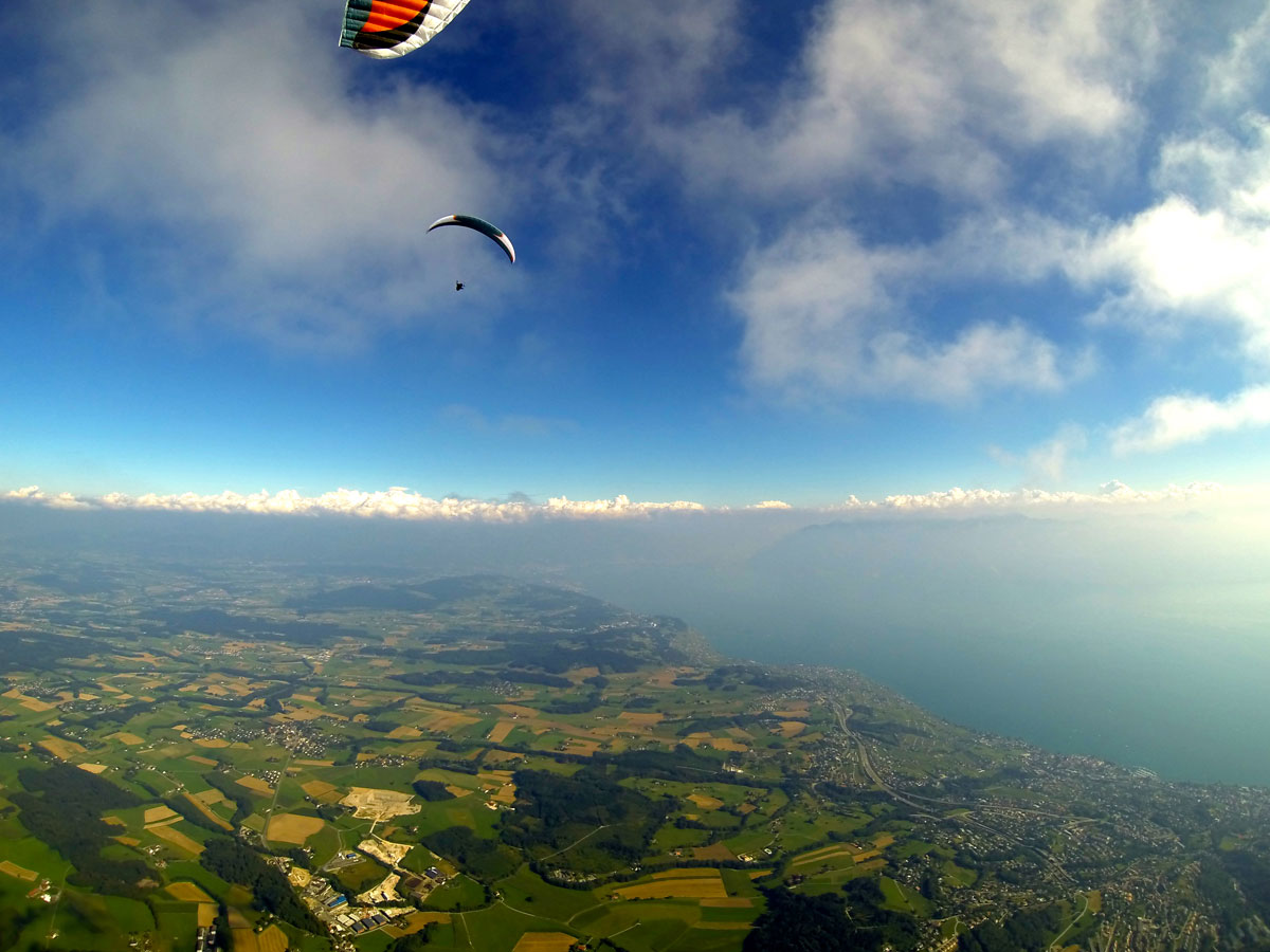 lac leman nuages parapentes