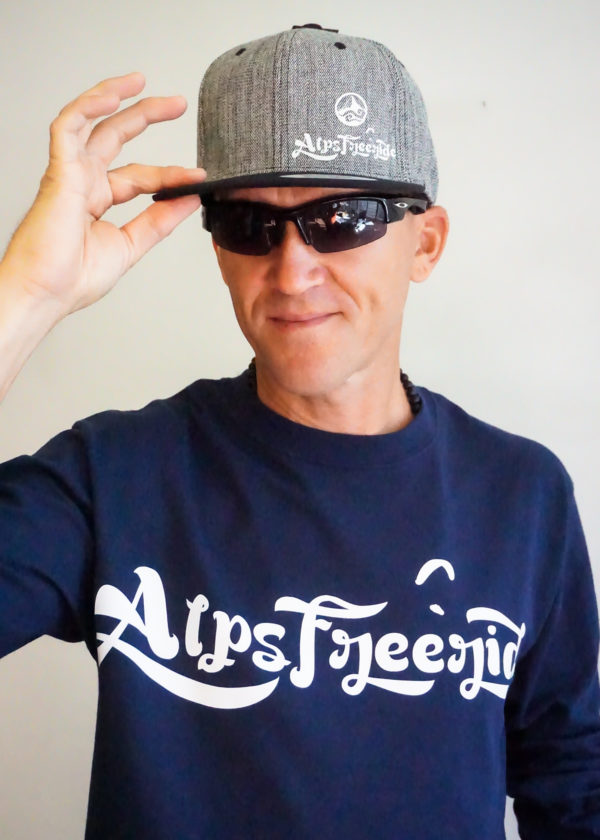 Casquette grise ajustable (logo double) – Image 3