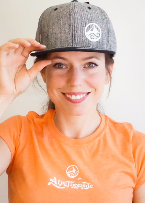 Casquette grise ajustable (petit logo blanc) – Image 2