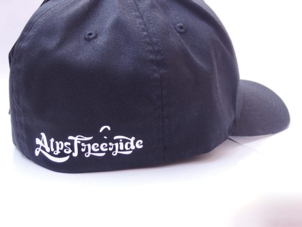 Winter cap (petit logo) – Image 3